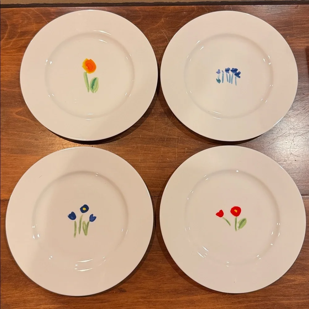 NEW Crate&Barrel Anna’a Artistry Floral Flowers 8 1/2” Plates Set of 4 Salad EXC